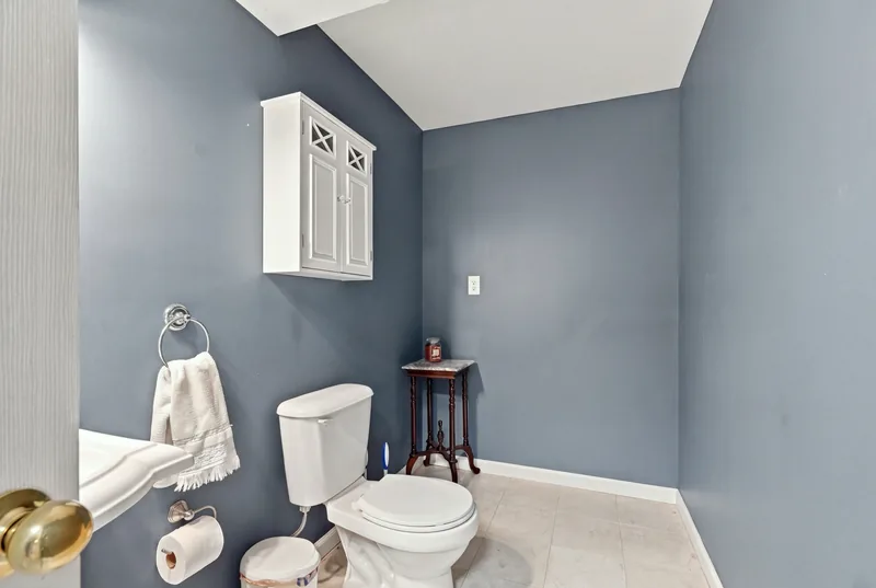 Walkout level half bath